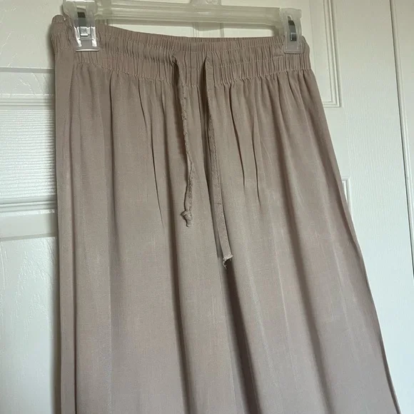 Chic Wide-Leg Tan Pants - Picture 4 of 7